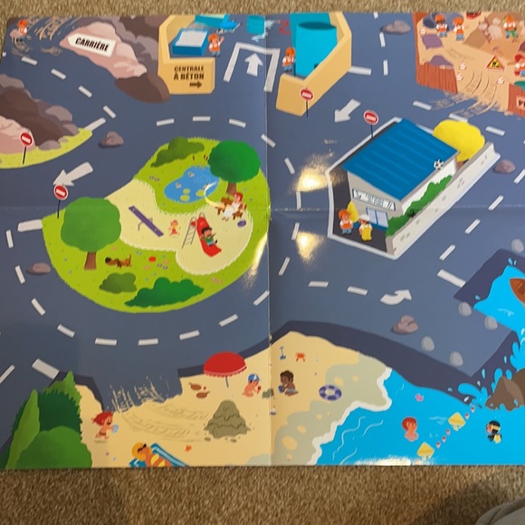 French book with toys - Picture 3 of 7